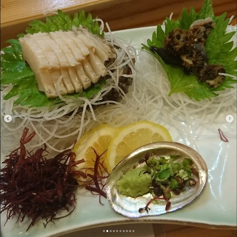 Enjoying seafood and horse-meat sashimi — Haruru’s photograph