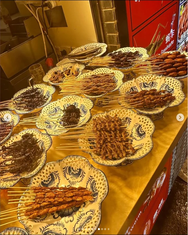 Grasshopper and silkworm skewers, followed by oysters — Haruru’s photograph