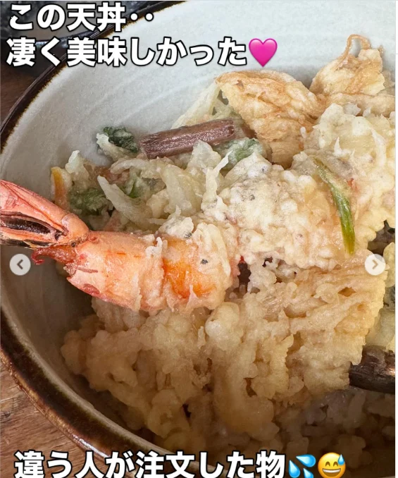 あずまやの暖簾と、料理の写真 — ハルルの写真