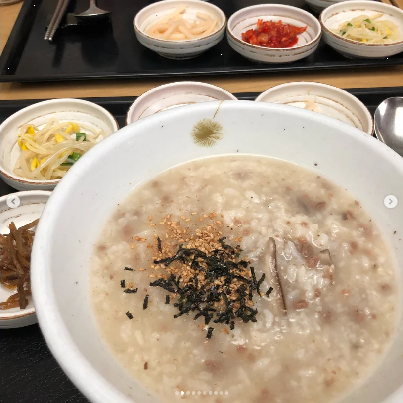 Porridge and beef cooked on a drum grill — Haruru’s photograph
