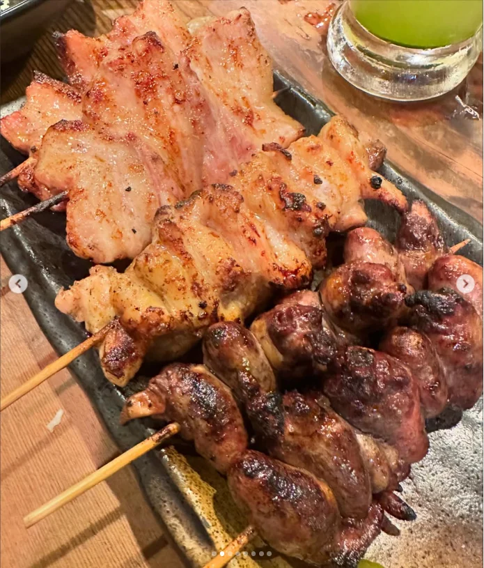三本で満腹になるほどの焼き鳥 — ハルルの写真