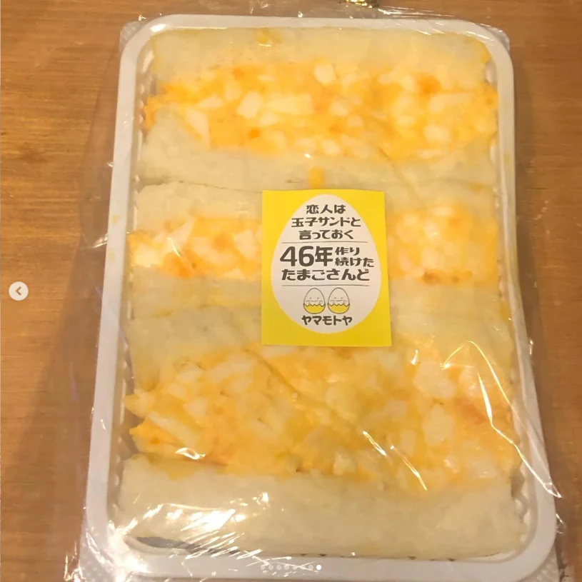 Egg sandwiches nearby — Haruru’s photograph