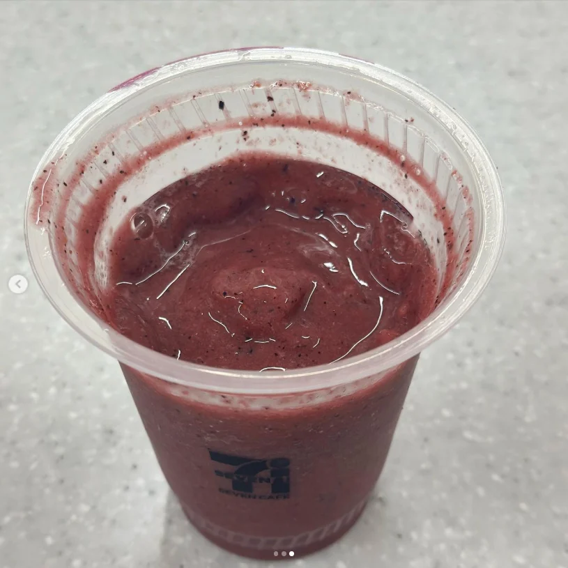 Trying a convenience-store smoothie — Haruru’s photograph