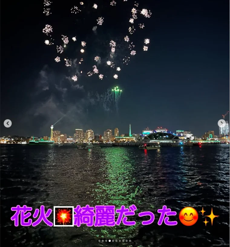 デッキからの花火と、下から見上げた橋 — ハルルの写真