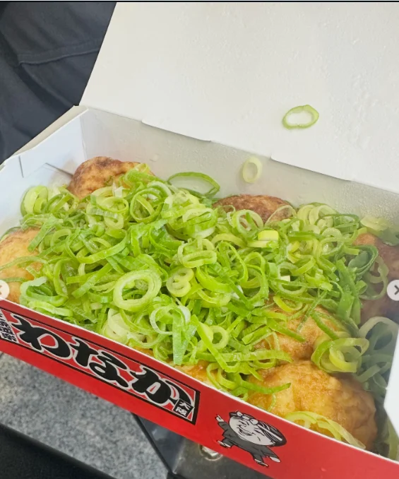 日差しもたこ焼きも熱い屋上で — ハルルの写真