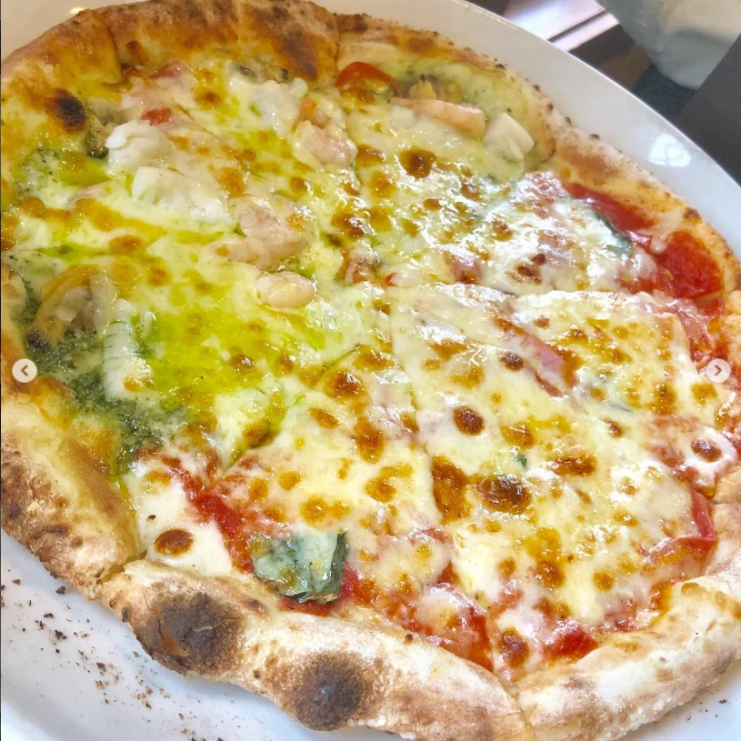 Trying several dishes together — Haruru’s photograph