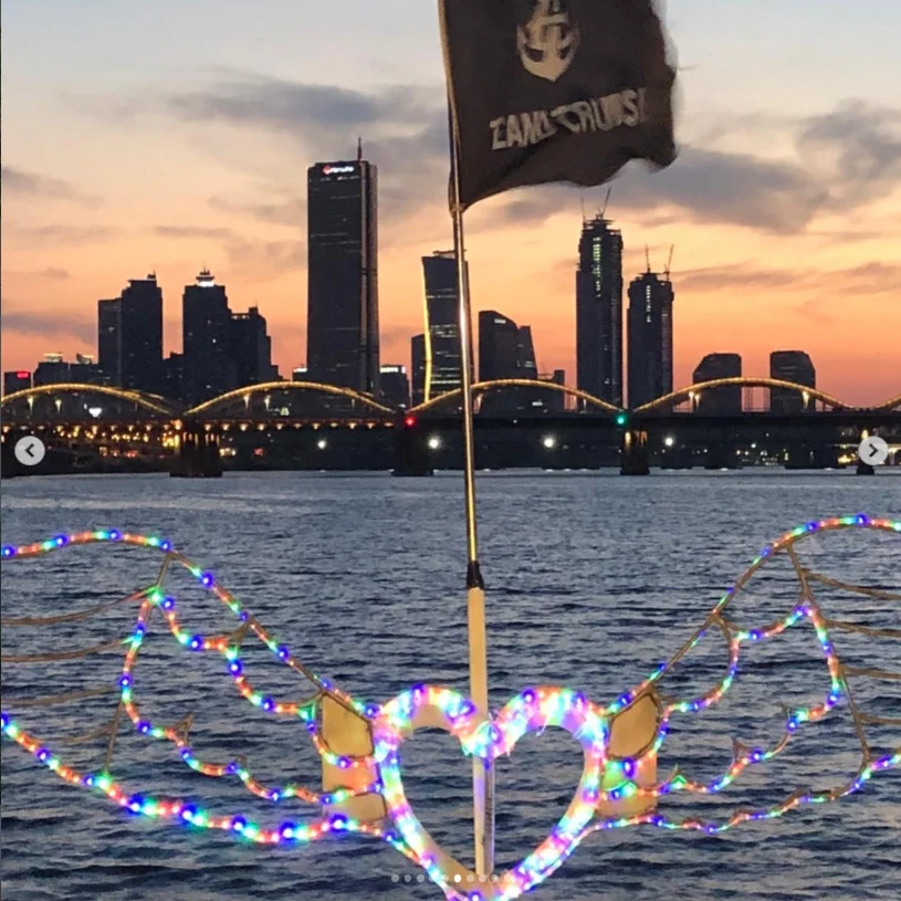Sunset, night views and jazz on board — Haruru’s photograph