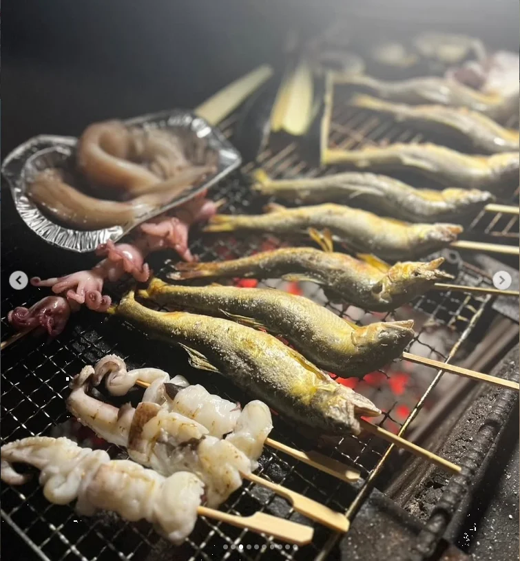 Filling up on food from the grill — Haruru’s photograph