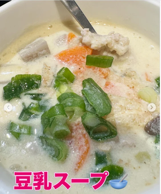 待ち合わせの書き込みと、朝食や寿司の写真 — ハルルの写真