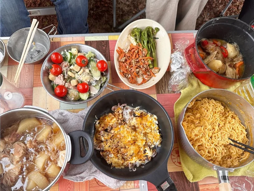 Meals in their pots, with suiton this time — Haruru’s photograph