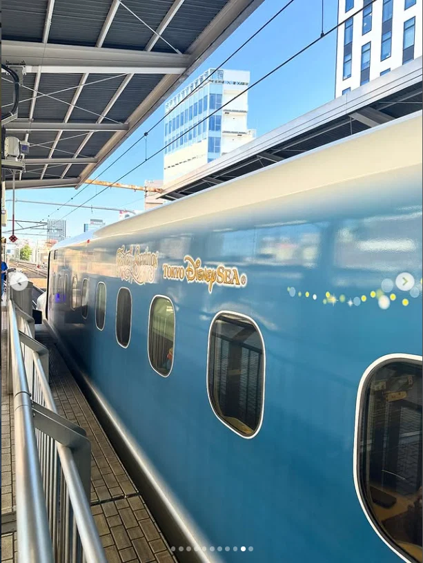 站台上,看到装饰新干线 — Haruru 的照片