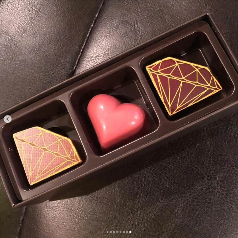 Taking my time with the first chocolates — Haruru’s photograph