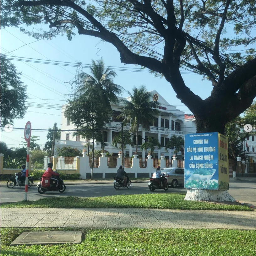 A mango drink, chicken rice and a walk around town — Haruru’s photograph