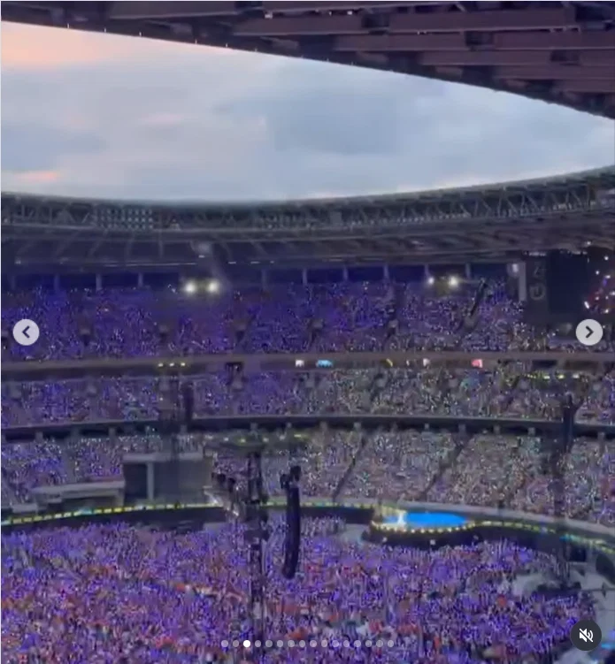 Enjoying the atmosphere despite a limited view — Haruru’s photograph