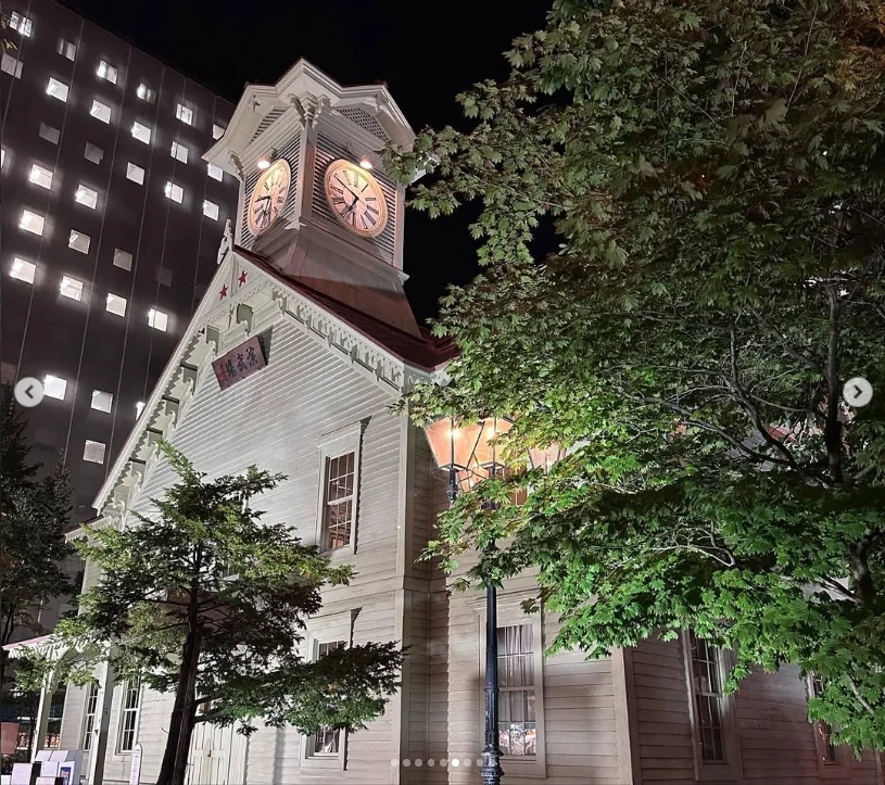 The clock tower, TV tower and city lights — Haruru’s photograph