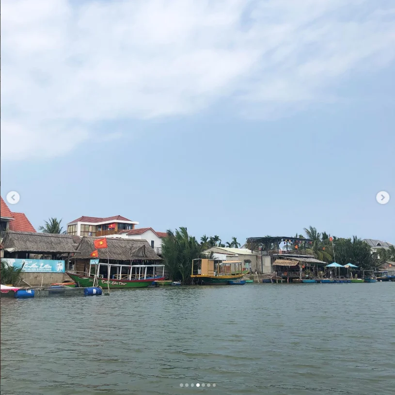 Taking her time on a quiet visit — Haruru’s photograph