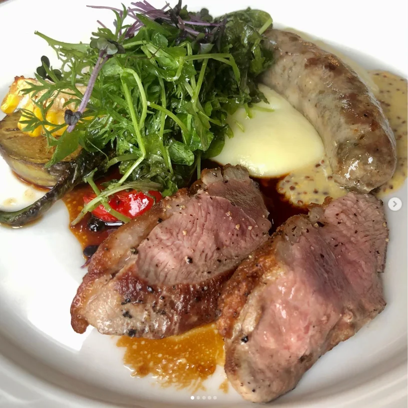 Trying several dishes together — Haruru’s photograph