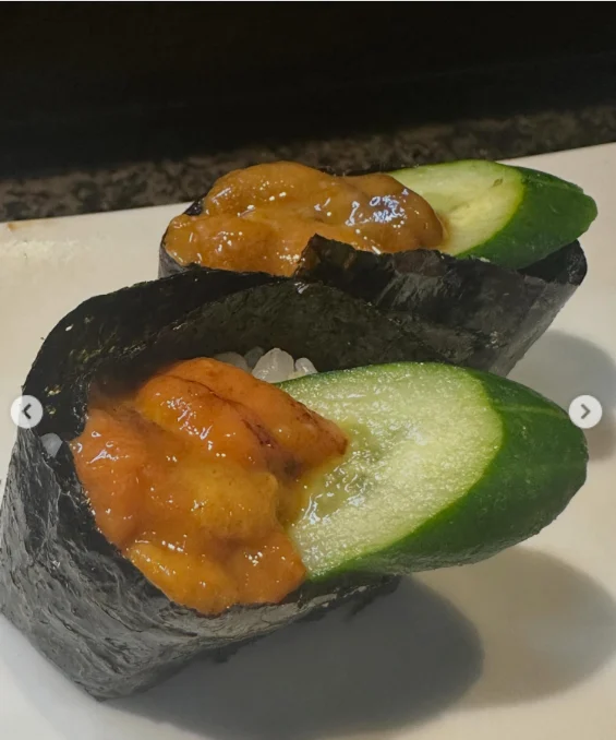 長皿の寿司と、料理の接写 — ハルルの写真