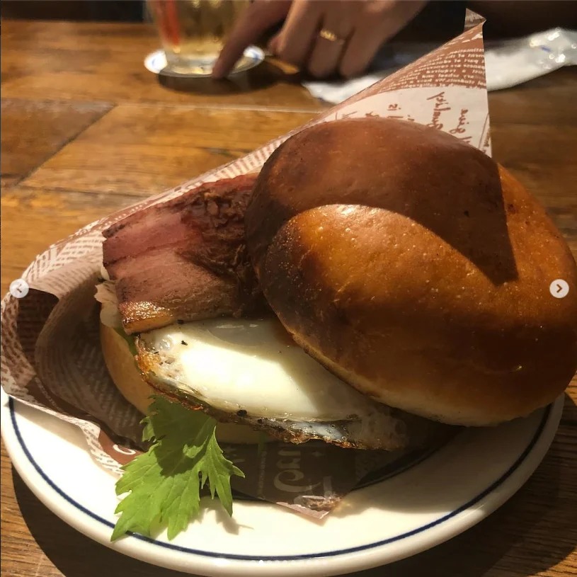 おしゃれなお店でモーニング — ハルルの写真