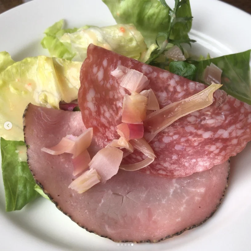 Trying several dishes together — Haruru’s photograph
