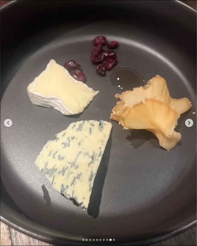 Enjoying each dish of the course — Haruru’s photograph