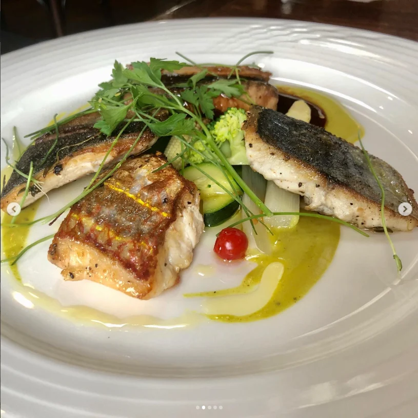 Trying several dishes together — Haruru’s photograph