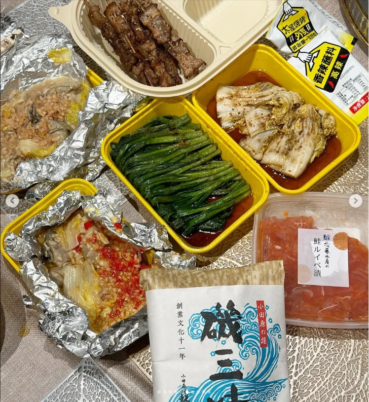Choosing delivery on a rainy evening — Haruru’s photograph