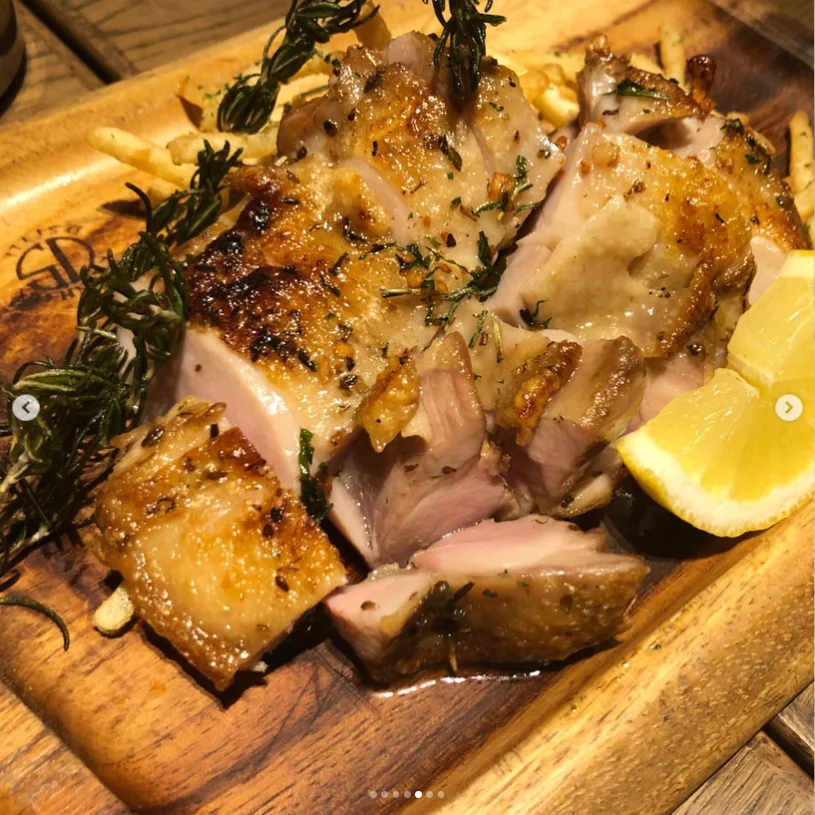 Close views of food and a pink drink — Haruru’s photograph