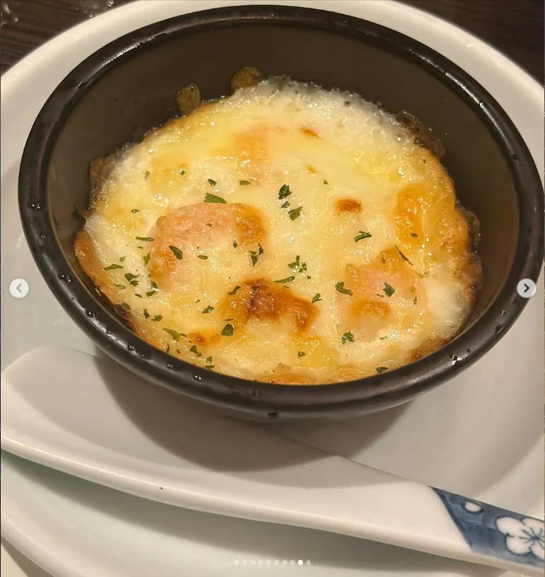 Enjoying each dish — Haruru’s photograph