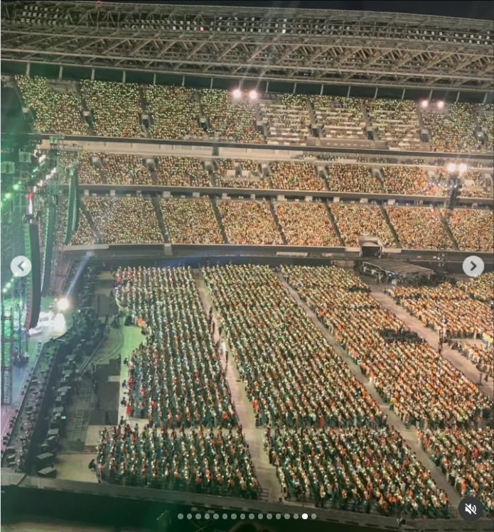 Enjoying the atmosphere despite a limited view — Haruru’s photograph