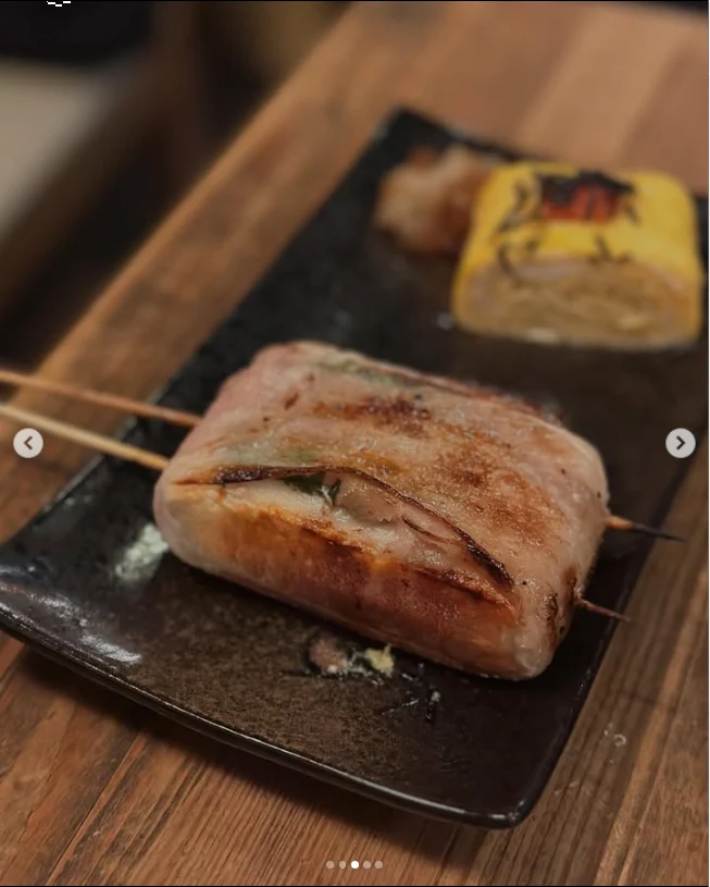 A large tomato, pīchī-yaki and a hanpen roll — Haruru’s photograph