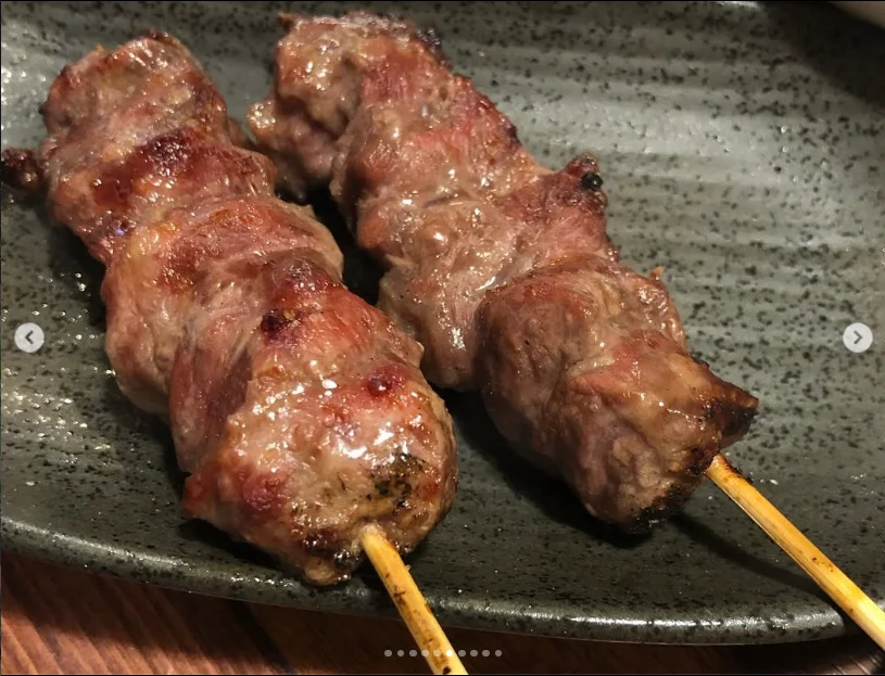 いくつもの皿が並ぶ食事の記録 — ハルルの写真