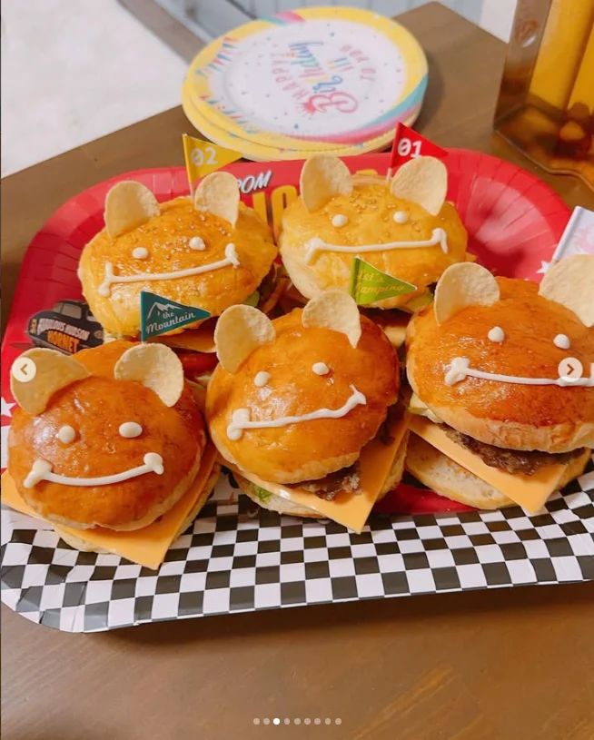娘が作った、バンズから手作りのハンバーガー — ハルルの写真