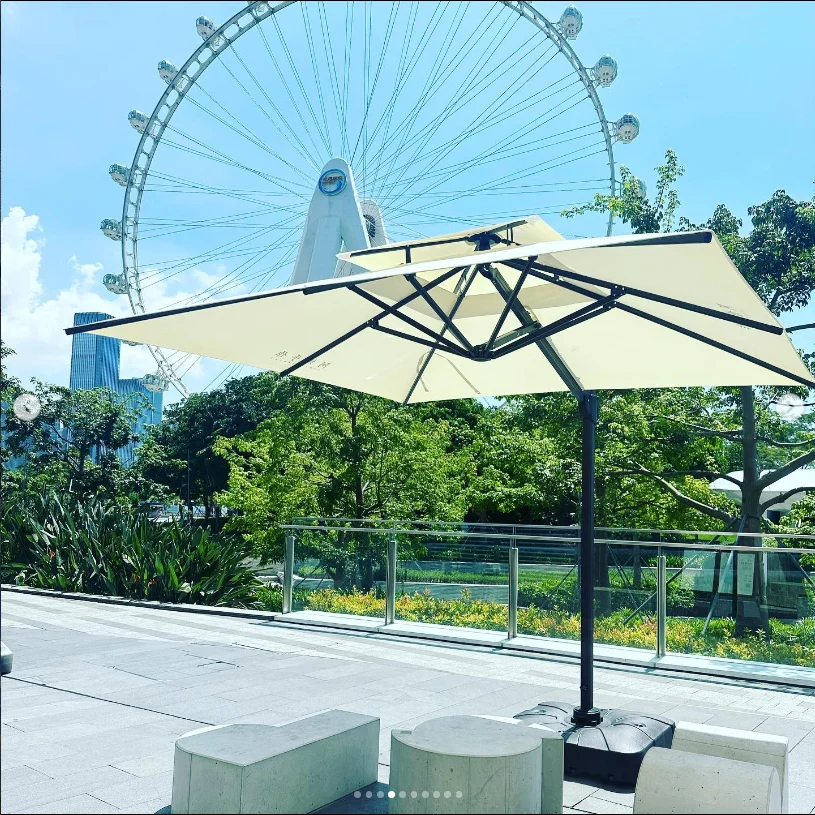 カフェとビルが変えた、街の印象 — ハルルの写真
