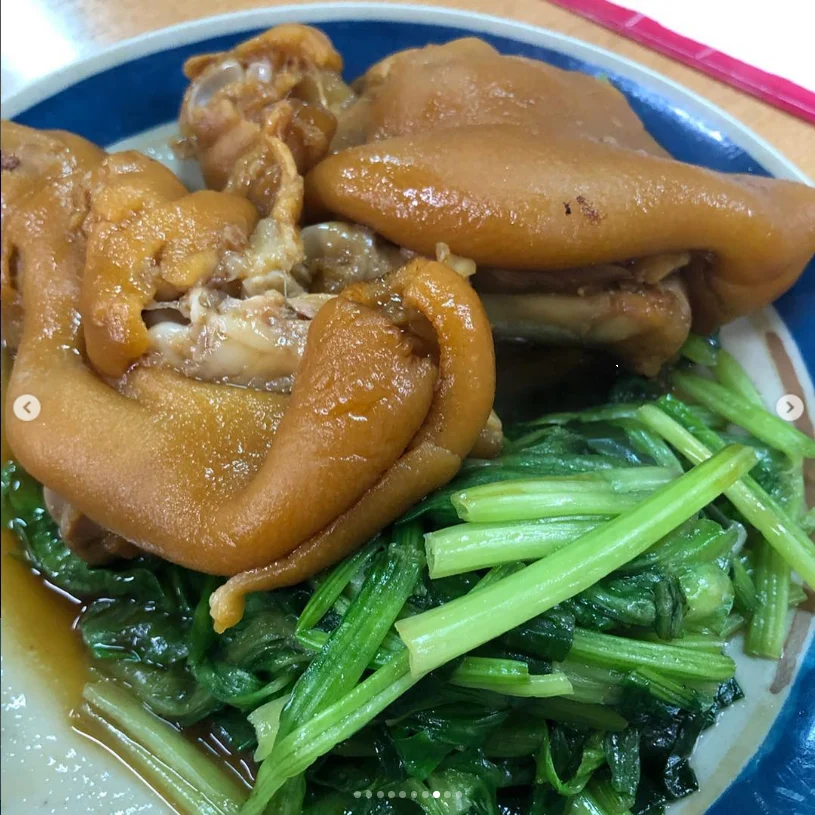 Izakaya evenings and a familiar market purchase — Haruru’s photograph
