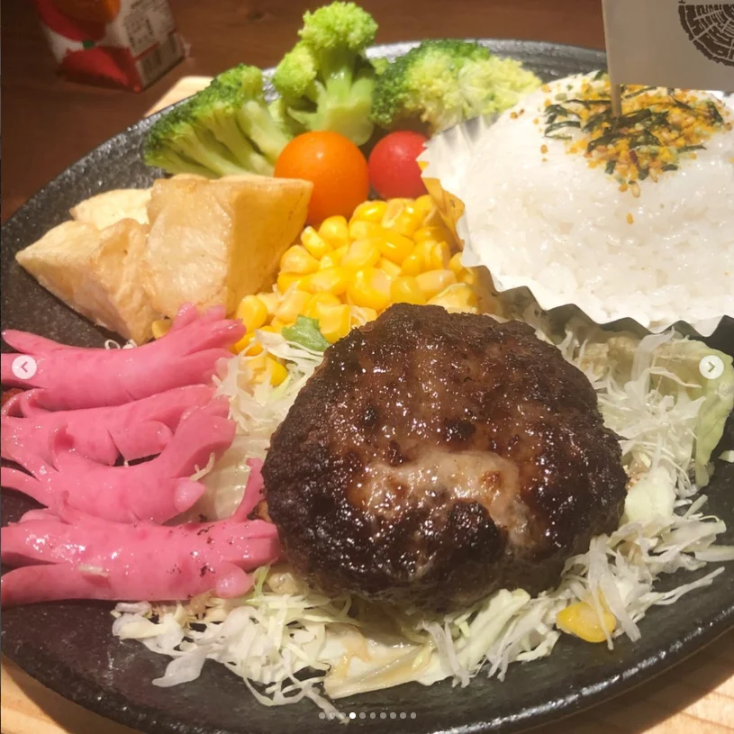 An evening hamburg steak that fell short of her hopes — Haruru’s photograph