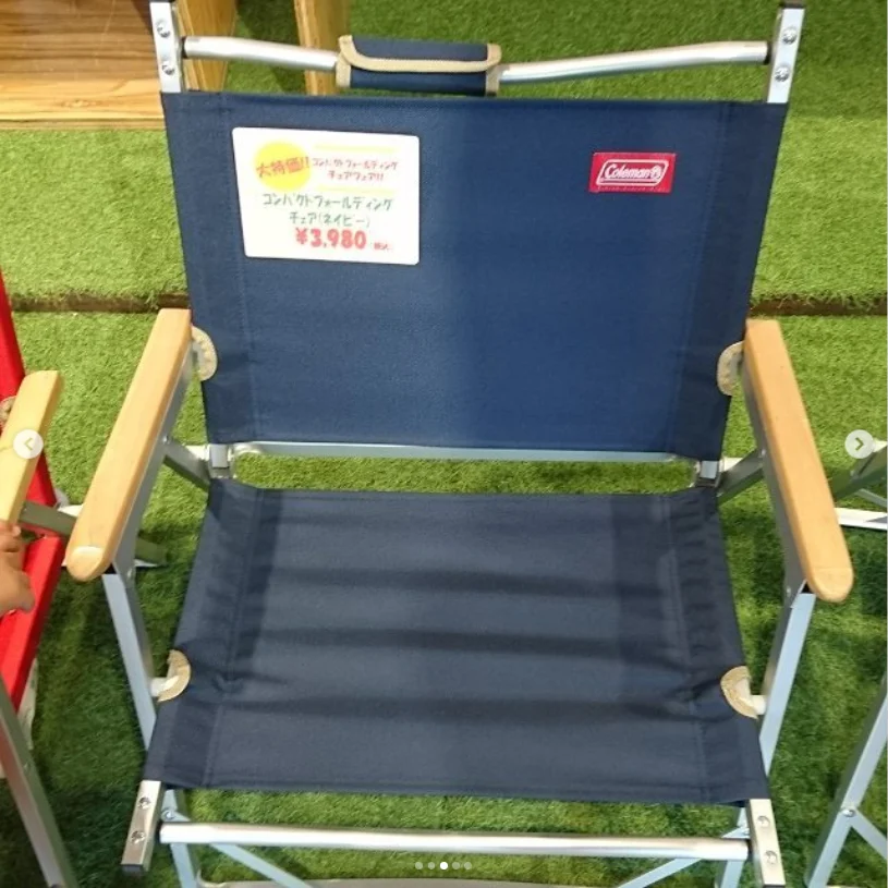 Buying chairs inspired by an earlier camp — Haruru’s photograph