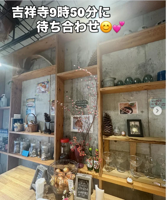 待ち合わせの書き込みと、朝食や寿司の写真 — ハルルの写真
