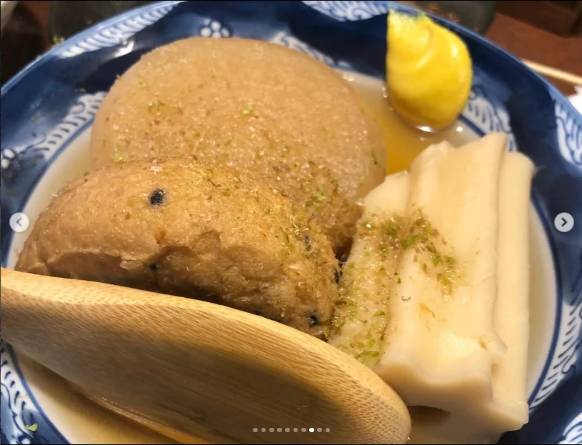 いくつもの皿が並ぶ食事の記録 — ハルルの写真