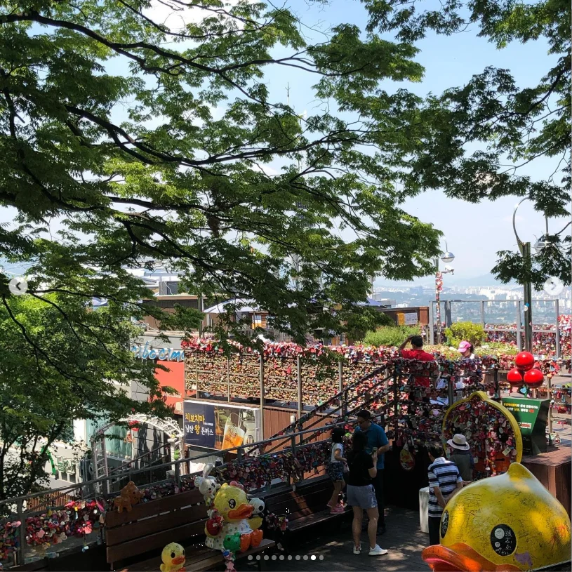 Seoul Tower and colourful padlocks — Haruru’s photograph