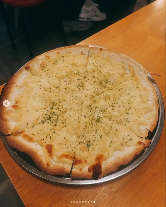 Bean sprouts, fruity sours and a simple pizza — Haruru’s photograph