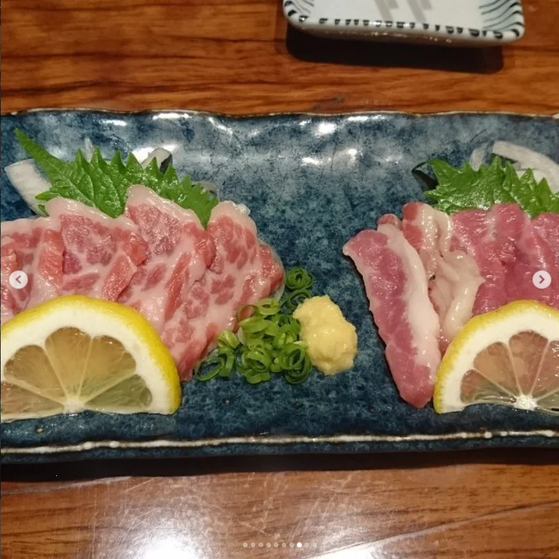 Enjoying seafood and horse-meat sashimi — Haruru’s photograph