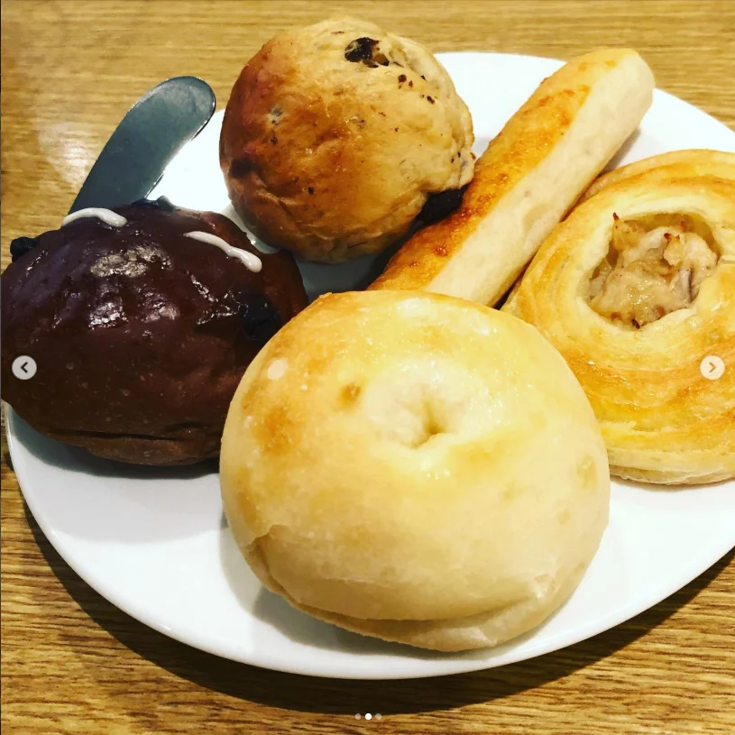 Small breads, but thirteen of them — Haruru’s photograph