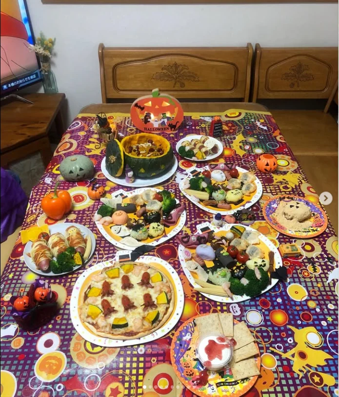 Halloween faces in the table photographs — Haruru’s photograph