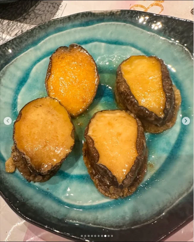 Abalone, razor clams and delivered Peking duck — Haruru’s photograph