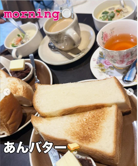 待ち合わせの書き込みと、朝食や寿司の写真 — ハルルの写真