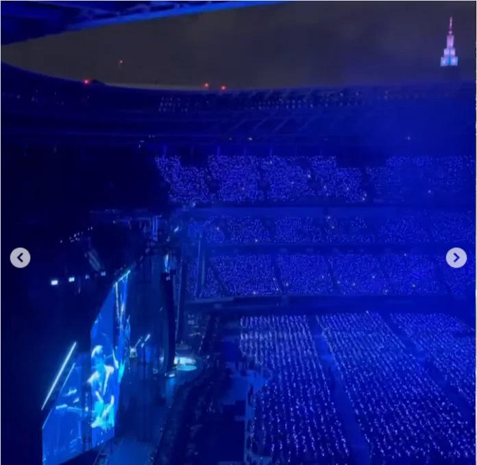 Enjoying the atmosphere despite a limited view — Haruru’s photograph