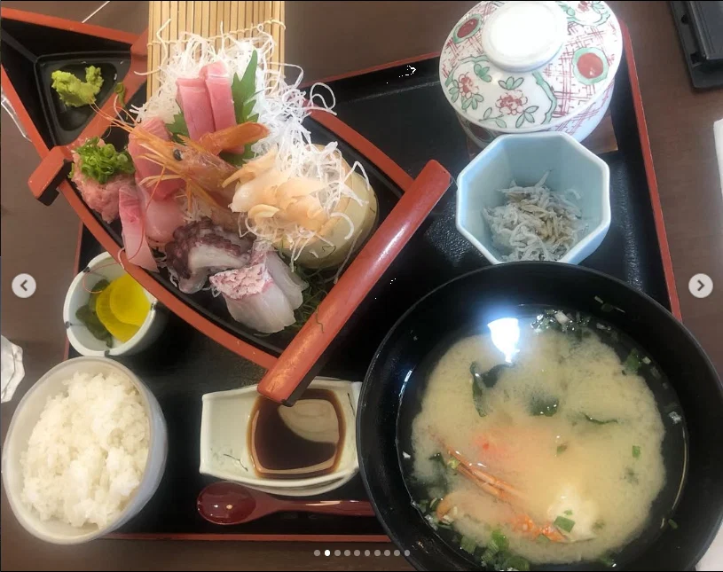 2021: a sunrise and a seafood lunch — Haruru’s photograph