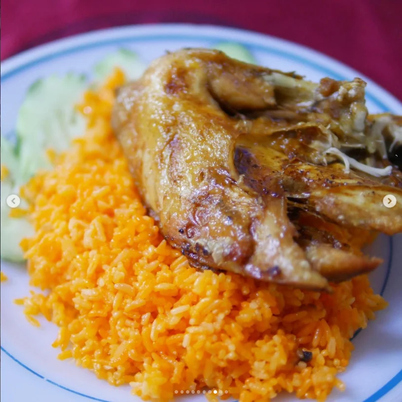 A mango drink, chicken rice and a walk around town — Haruru’s photograph