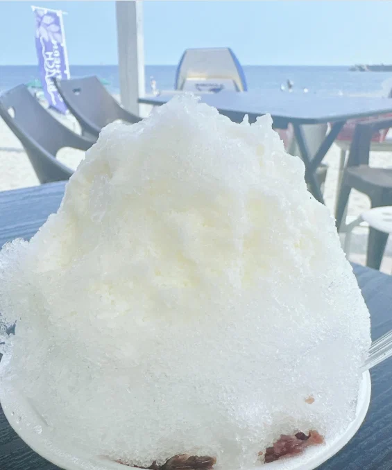 眺めて、食べて、海辺の時間を楽しむ — ハルルの写真